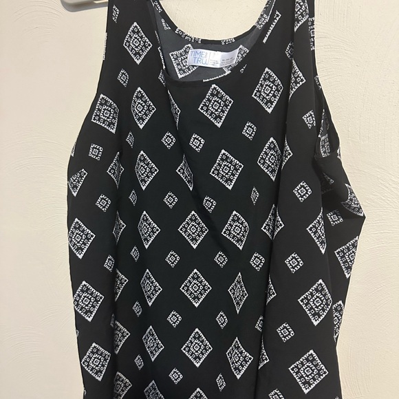 Time and Tru Tops - Time and Tru Geometric Black and White Tank Top